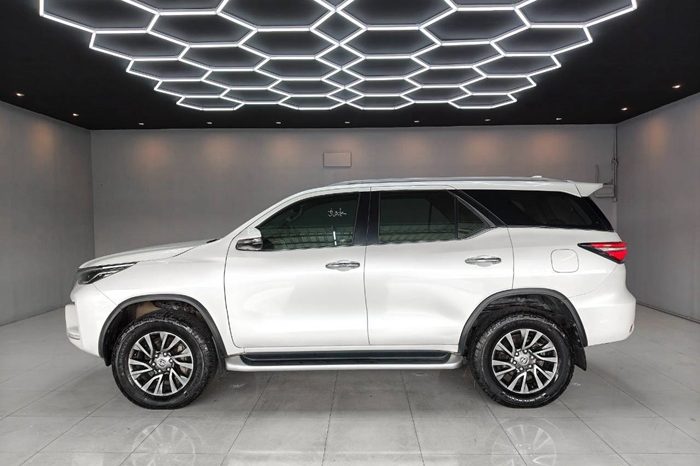TOYOTA 4WD 2020 2.4V AT FORTUNER WHITE  5221 full