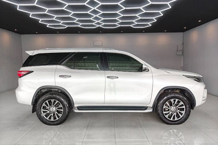 TOYOTA 4WD 2020 2.4V AT FORTUNER WHITE  5221 full