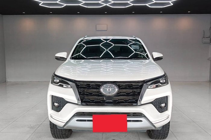 TOYOTA 4WD 2020 2.4V AT FORTUNER WHITE  5221 full