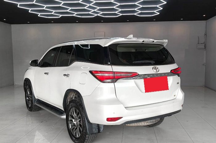 TOYOTA 4WD 2020 2.4V AT FORTUNER WHITE  5221 full