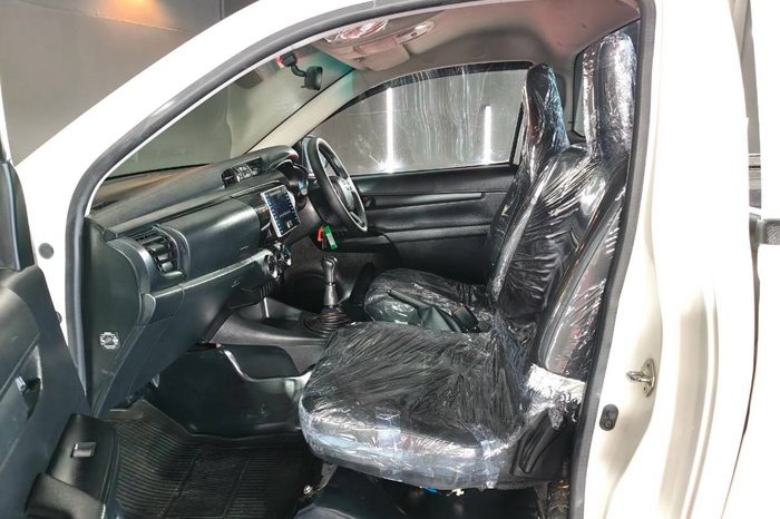 REVO 2WD 2019 2.4J MT STANDARD WHITE  5873 full