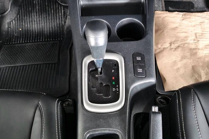 REVO PRE 2021 2.4 ENTRY AT DOUBLE CAB WHITE  6274 full