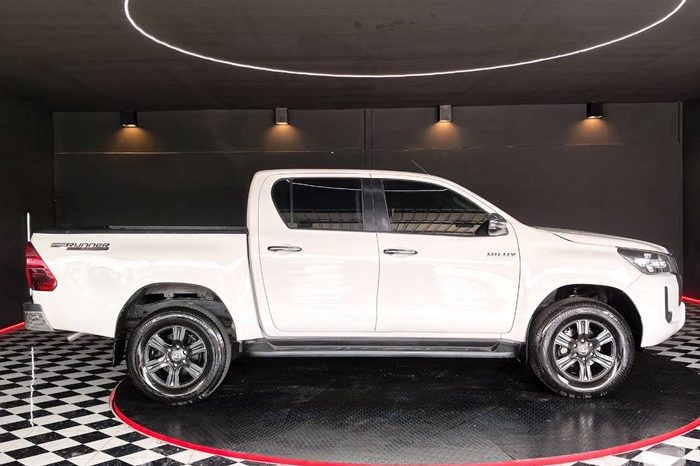 REVO PRE 2021 2.4 ENTRY AT DOUBLE CAB WHITE  6274 full