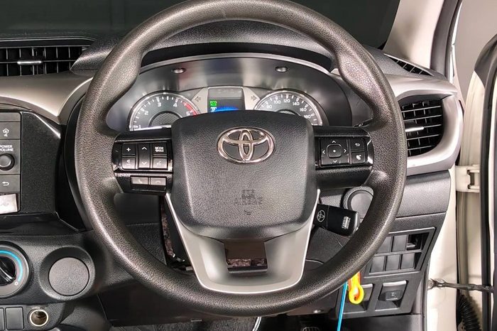 REVO PRE 2021 2.4 ENTRY AT DOUBLE CAB WHITE  6274 full