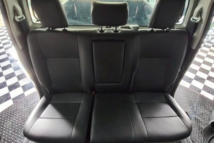 REVO PRE 2021 2.4 ENTRY AT DOUBLE CAB WHITE  6274 full