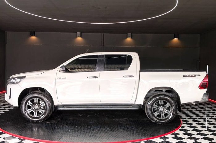 REVO PRE 2021 2.4 ENTRY AT DOUBLE CAB WHITE  6274 full