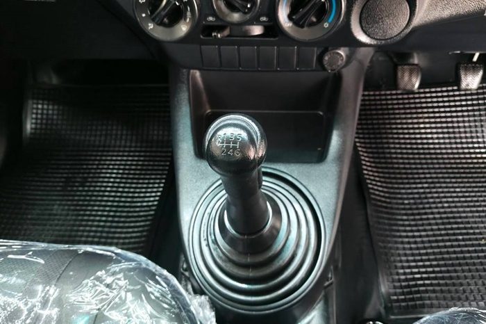 REVO 2WD 2019 2.4J MT STANDARD SILVER  6640 full