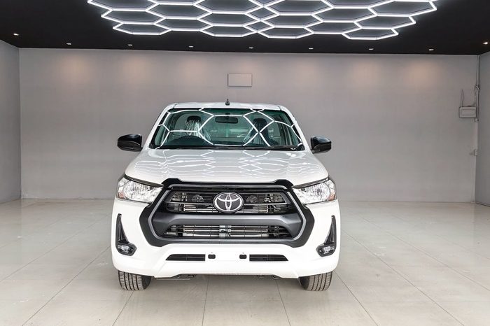 REVO 2WD 2021 2.4J MT STANDARD WHITE  6835 full