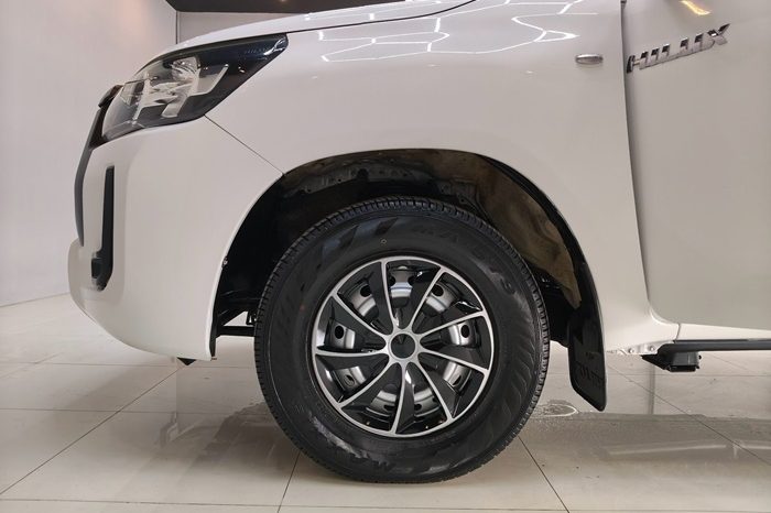 REVO 2WD 2021 2.4J MT STANDARD WHITE  6835 full