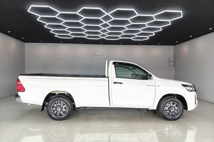 REVO 2WD 2021 2.4J MT STANDARD WHITE  6835 full