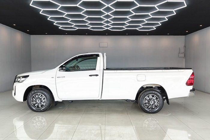 REVO 2WD 2021 2.4J MT STANDARD WHITE  6835 full