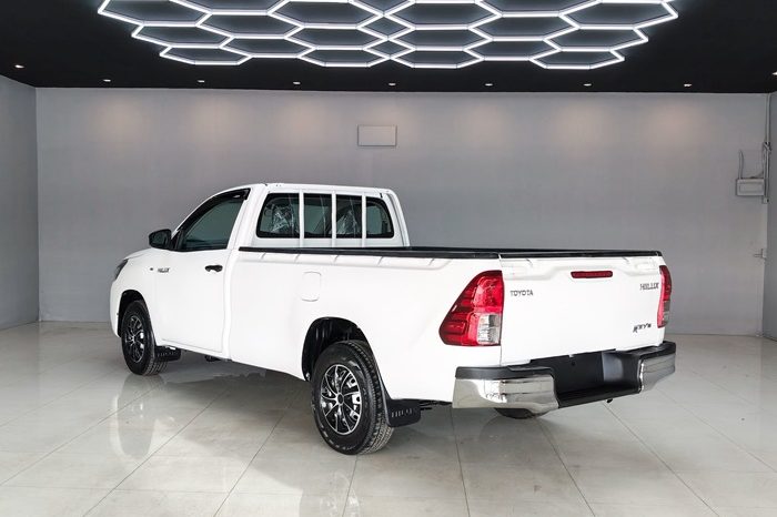 REVO 2WD 2021 2.4J MT STANDARD WHITE  6835 full