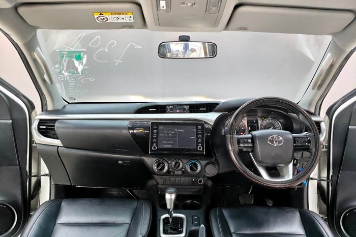 REVO PRE 2023 2.4 MID AT DOUBLE CAB WHITE 7394 full