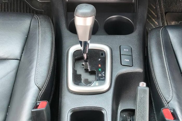 REVO PRE 2023 2.4 MID AT DOUBLE CAB WHITE 7394 full
