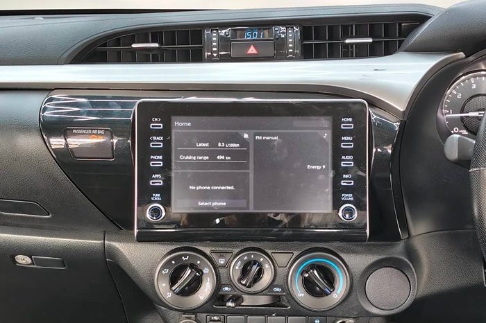REVO PRE 2023 2.4 MID AT DOUBLE CAB WHITE 7394 full