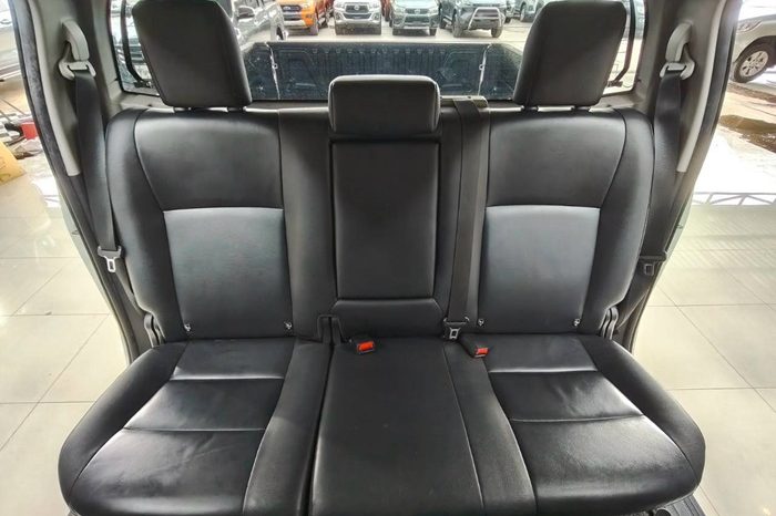 REVO PRE 2023 2.4 MID AT DOUBLE CAB WHITE 7394 full