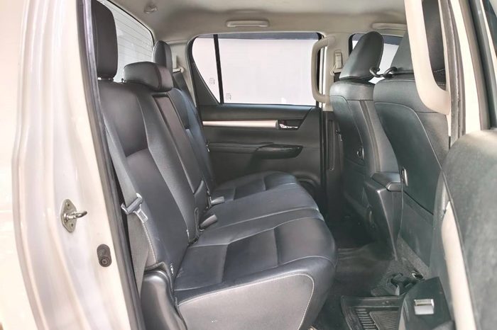 REVO PRE 2023 2.4 MID AT DOUBLE CAB WHITE 7394 full