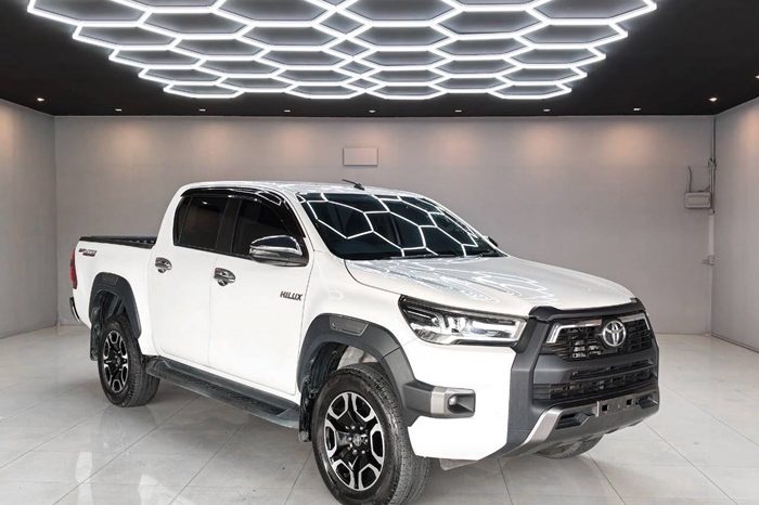 REVO PRE 2023 2.4 MID AT DOUBLE CAB WHITE 7394 full