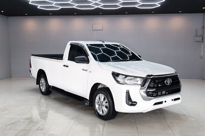 REVO 2WD 2018 2.4J MT STANDARD WHITE  8238 full