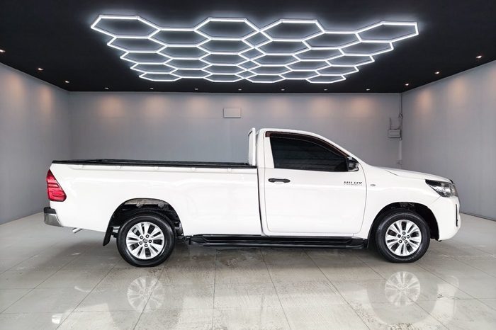 REVO 2WD 2018 2.4J MT STANDARD WHITE  8238 full