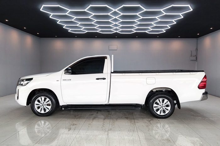 REVO 2WD 2018 2.4J MT STANDARD WHITE  8238 full