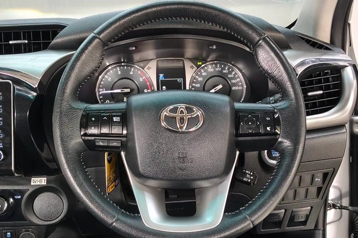 REVO PRE 2021 2.4 HIGHT AT DOUBLE CAB SILVER  8757 full