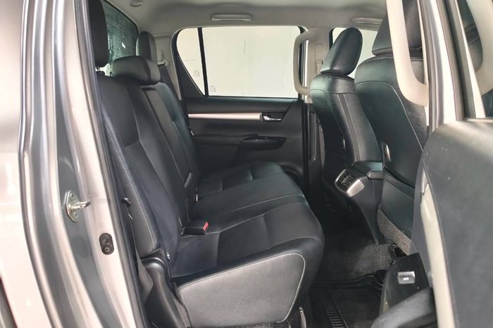 REVO PRE 2021 2.4 HIGHT AT DOUBLE CAB SILVER  8757 full