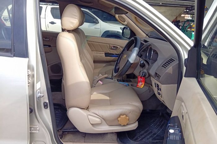 TOYOTA 4WD 2006 3.0V AT FORTUNER SILVER  9745 full