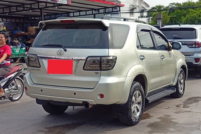 TOYOTA 4WD 2006 3.0V AT FORTUNER SILVER  9745 full