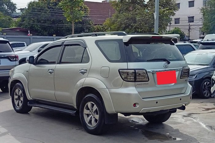 TOYOTA 4WD 2006 3.0V AT FORTUNER SILVER  9745 full
