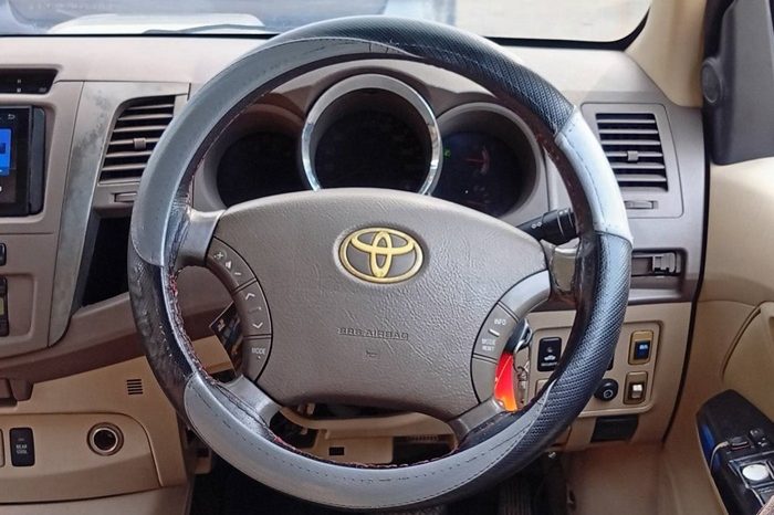 TOYOTA 4WD 2006 3.0V AT FORTUNER SILVER  9745 full
